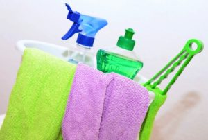 reinigungskraft und putzfrau als qualifizierte kräfte